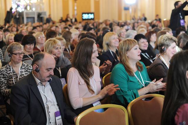В.Сіткар серед учасників Другого жіночого конгресу